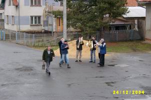 Rozn�en� betl�msk�ho sv�tla za hudebn�ho doprovodu.