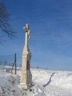 Bo�� muka p�ed kostelem.
