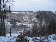 V d�lce "tunel" z nedokon�en� �eleznice.